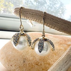 Hook earrings with drop pearl and zirconia. These remain. Beautiful.